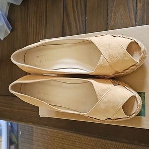 Andre Aeeous Beautiful Suede Open Toe wedges Used Great Cond. Size 9.5M